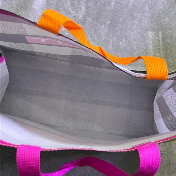 NWOT Scout Black and White Geometric Tote Bag - Picture 3 of 3